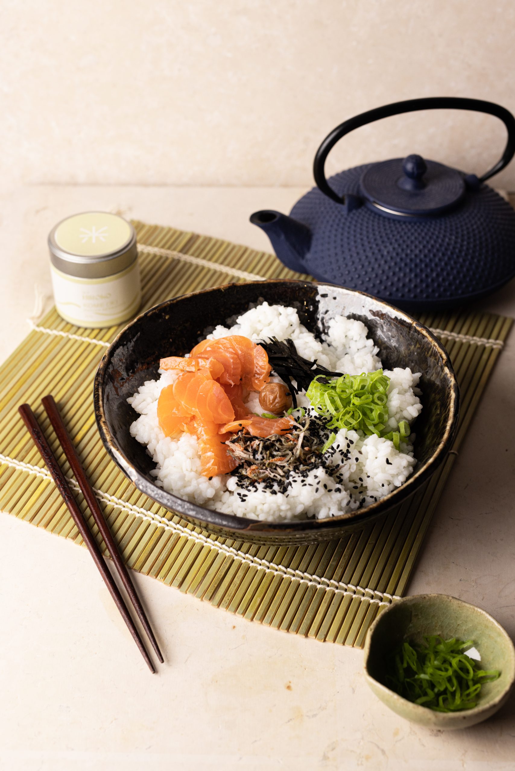 Lire la suite à propos de l’article Ochazuke : le Porridge de Riz au Thé, le Réconfort Japonais dans un Bol