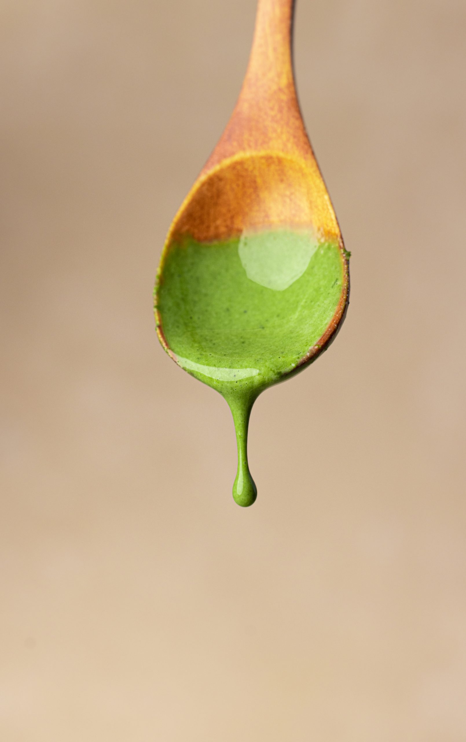 Matcha latte parfait maison : le bon dosage, le meilleur lait et toutes les astuces, chaud ou glacé. Le guide vegan signé Maison Hiroko.