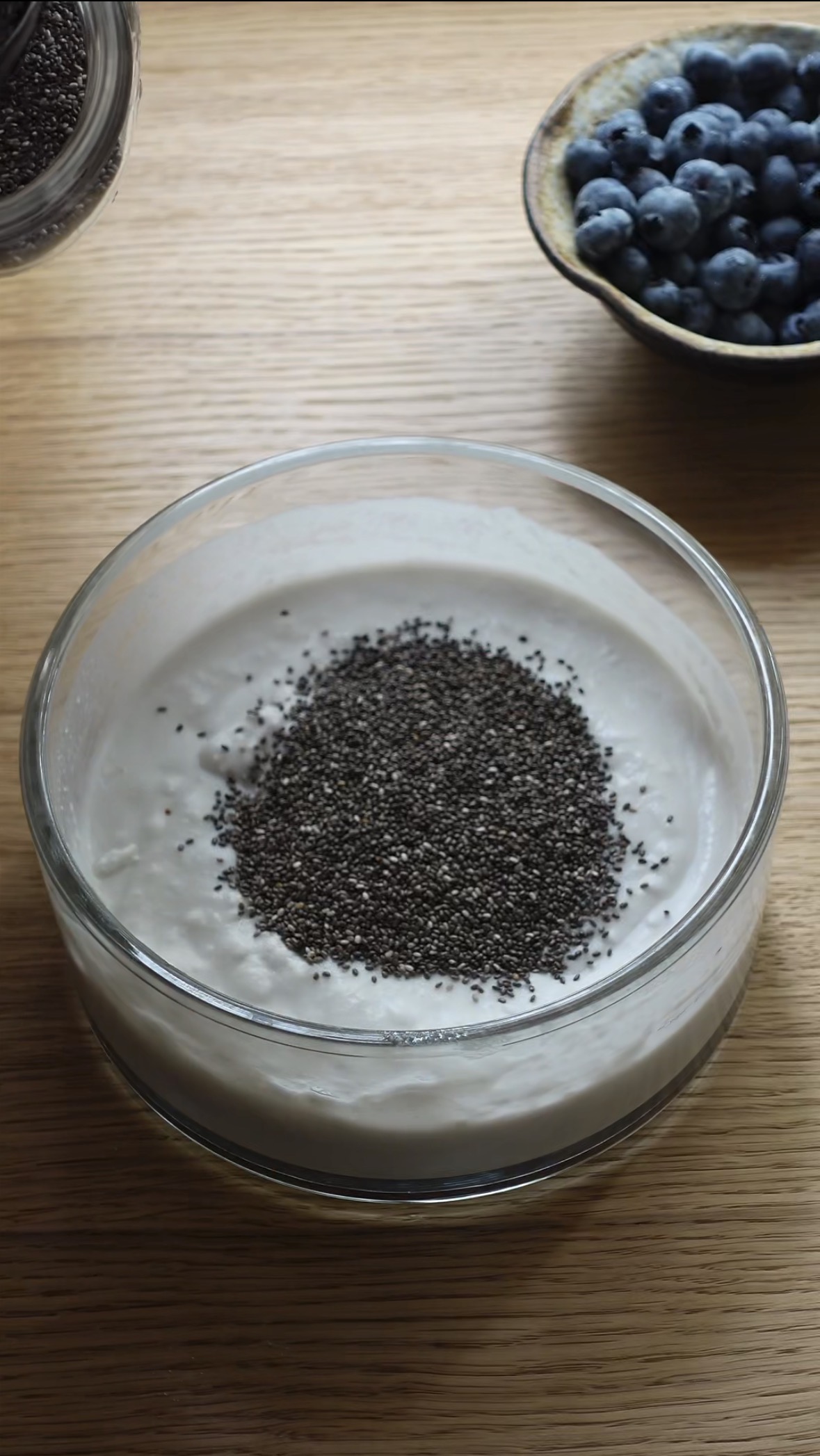 Pudding de chia matcha coco vegan : crémeux, prêt en 10 min, à préparer la veille. Petit-déj, encas ou dessert signé Maison Hiroko.