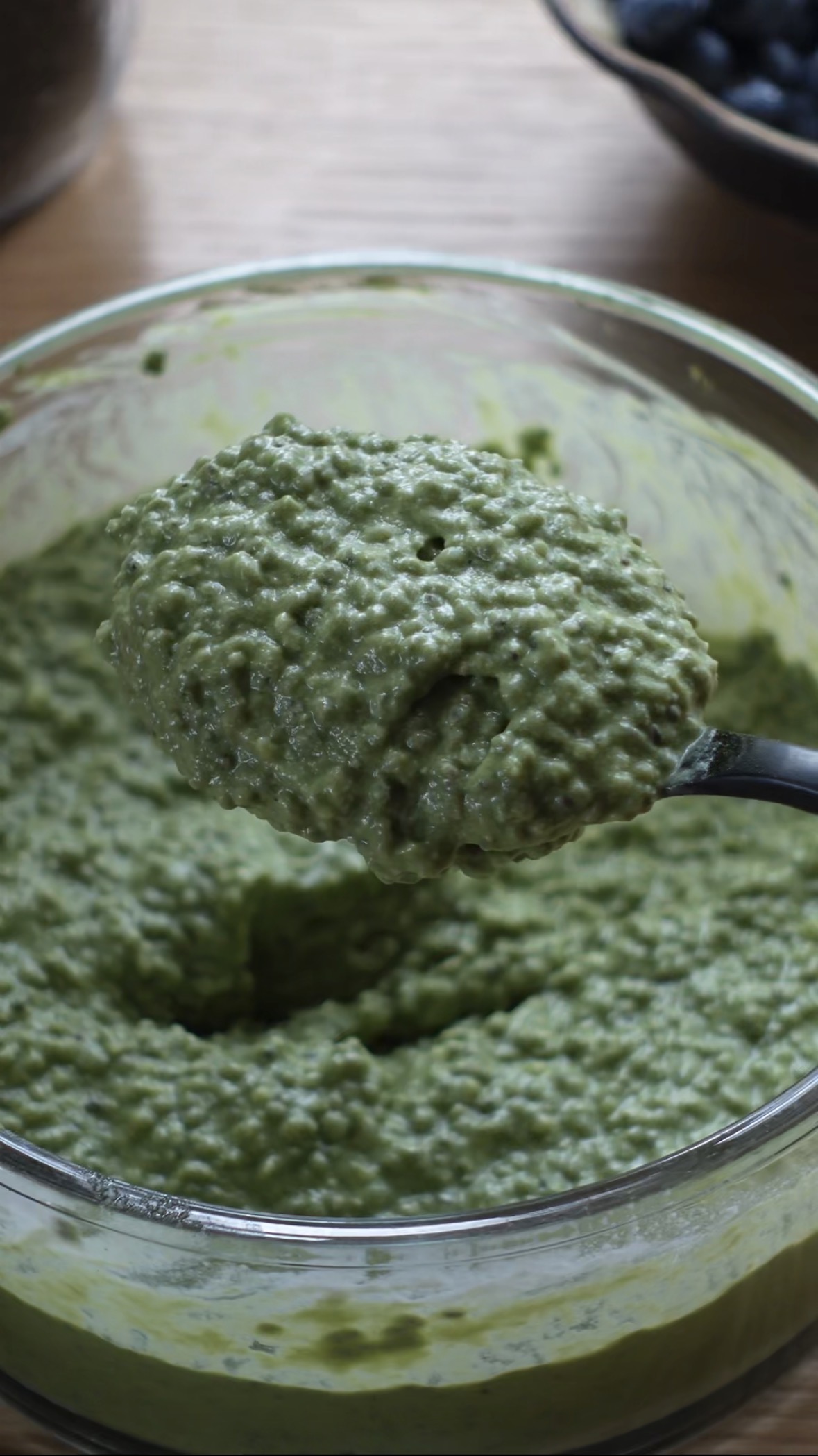 Pudding de chia matcha coco vegan : crémeux, prêt en 10 min, à préparer la veille. Petit-déj, encas ou dessert signé Maison Hiroko.