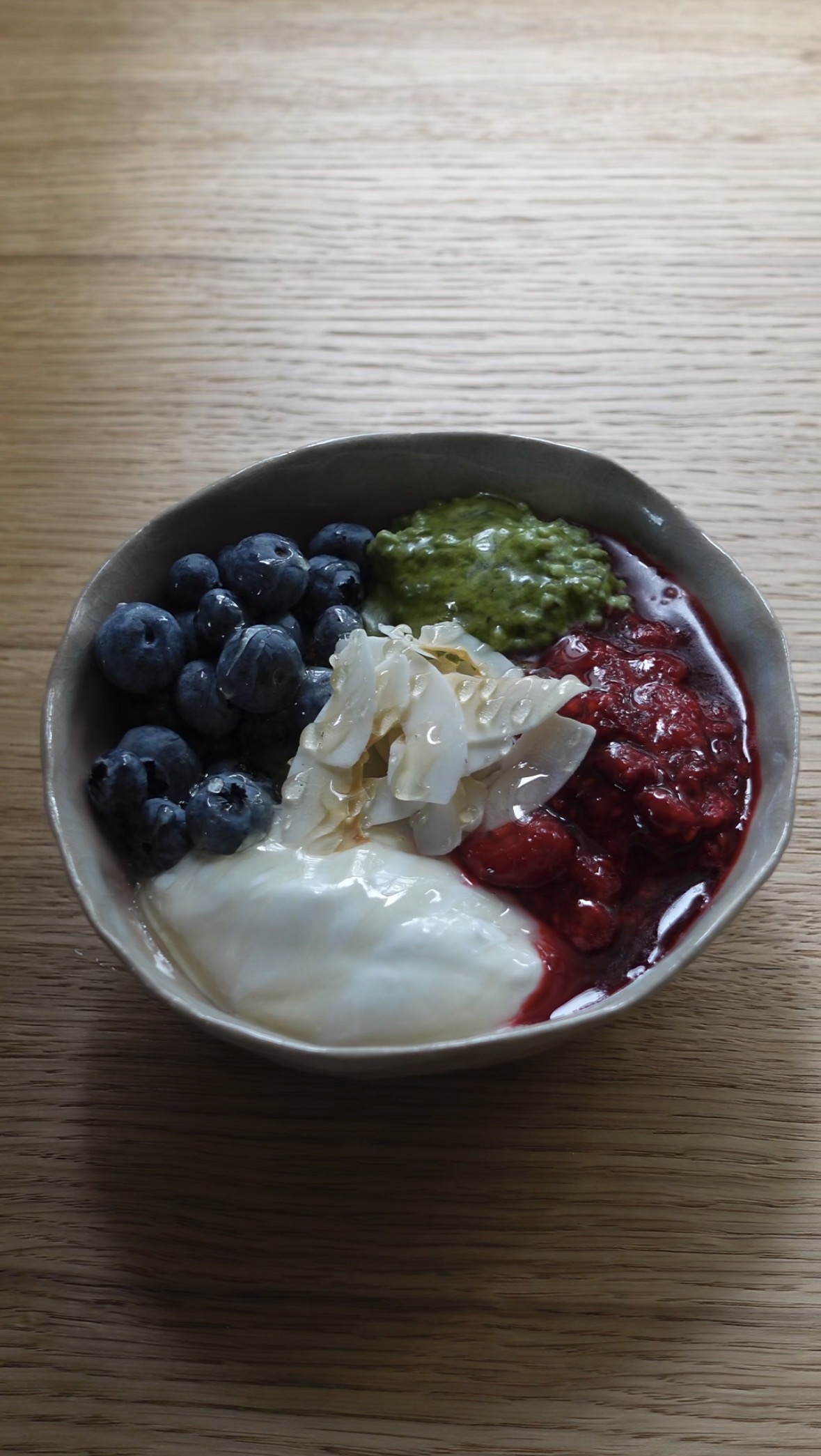 Pudding de chia matcha coco vegan : crémeux, prêt en 10 min, à préparer la veille. Petit-déj, encas ou dessert signé Maison Hiroko.