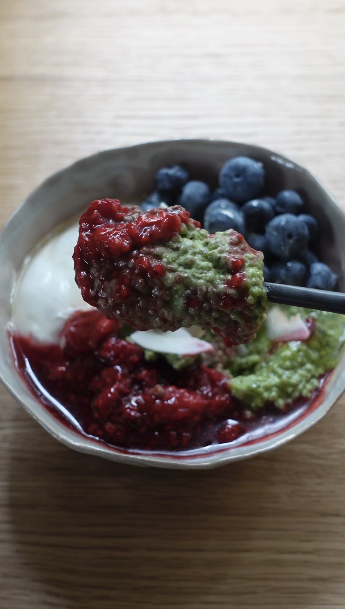 Lire la suite à propos de l’article Pudding de Chia Matcha Coco (Vegan) : Mon Petit-Déjeuner Préféré, Prêt en 10 Minutes