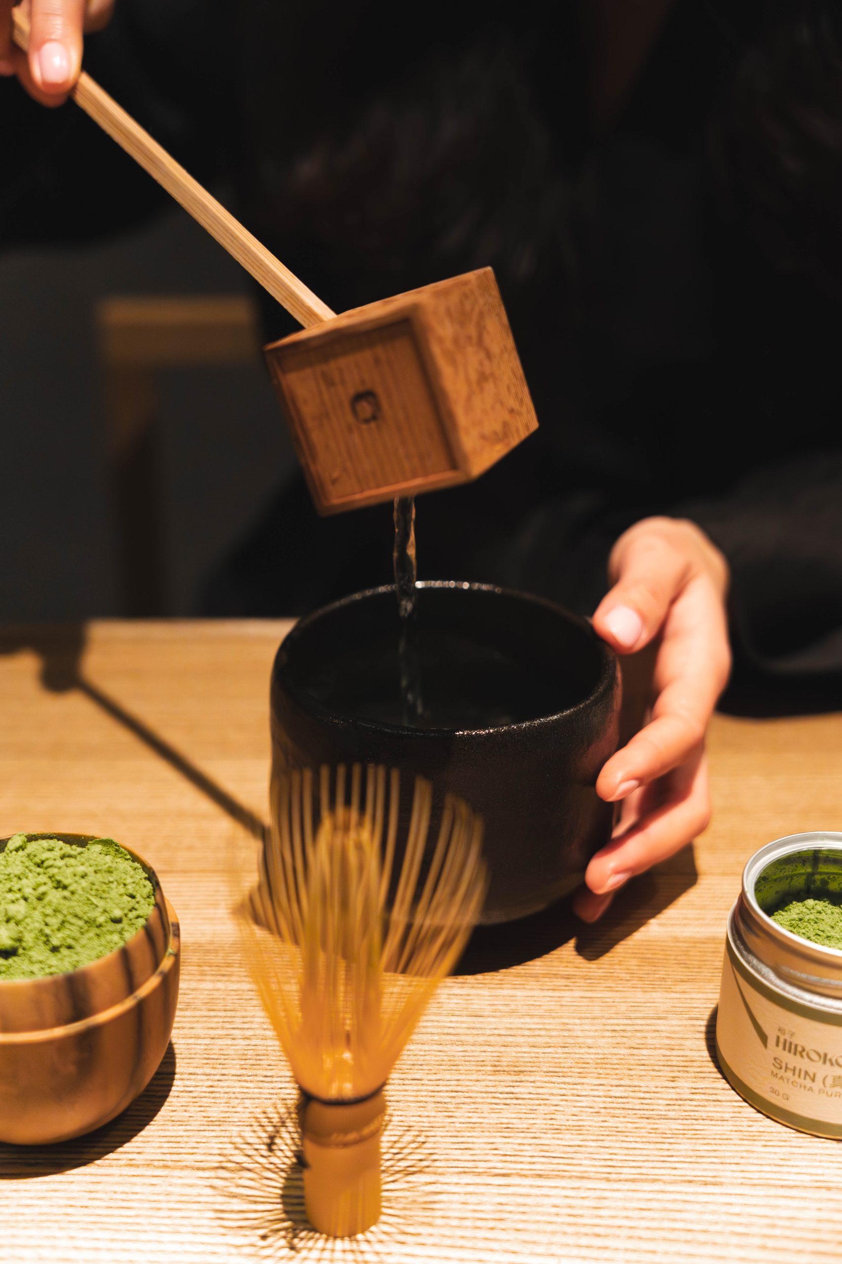 Usucha : la recette du matcha traditionnel japonais, fouetté au chasen. Le vrai geste, expliqué par Maëlle, fondatrice de Maison Hiroko.