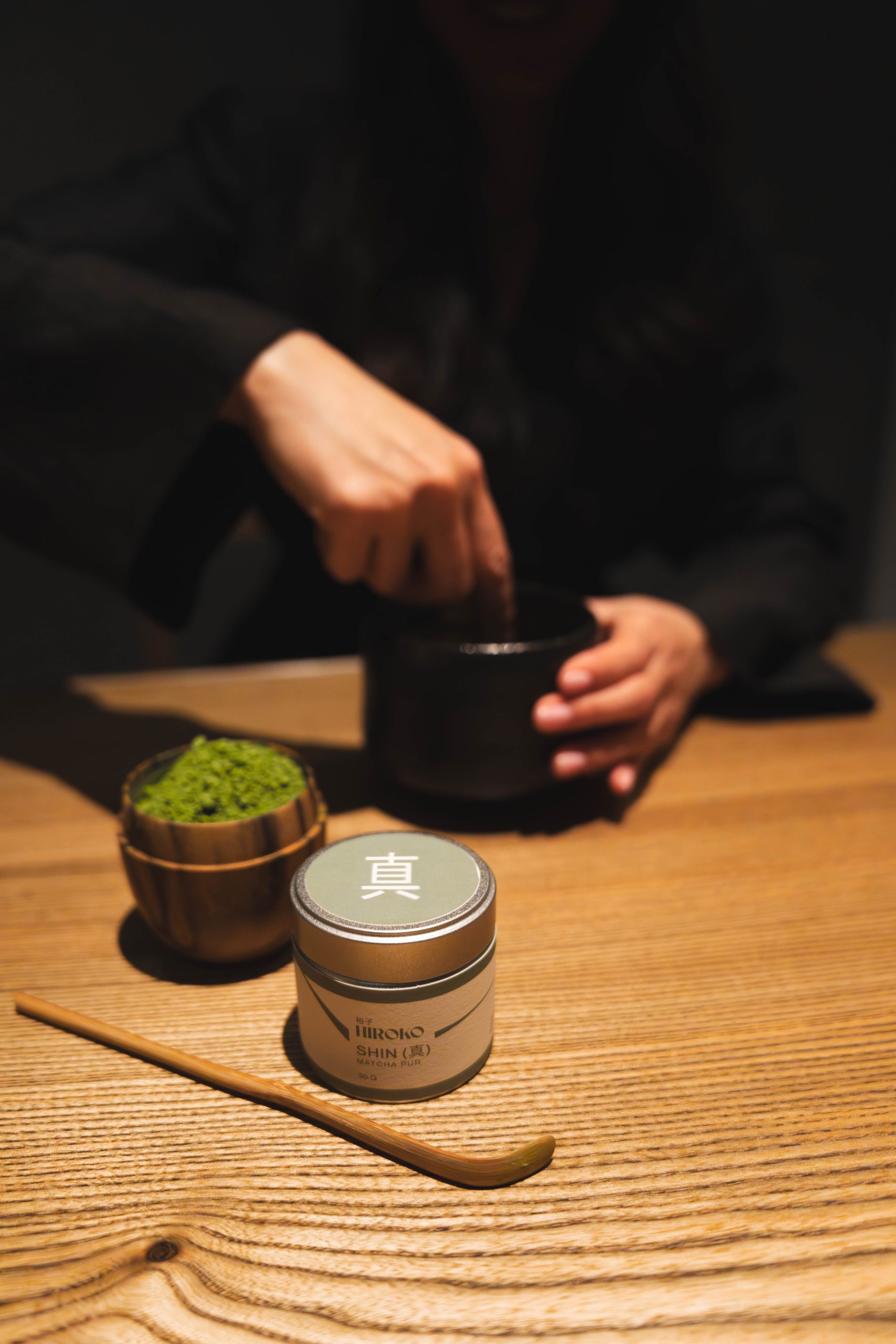 Usucha : la recette du matcha traditionnel japonais, fouetté au chasen. Le vrai geste, expliqué par Maëlle, fondatrice de Maison Hiroko.