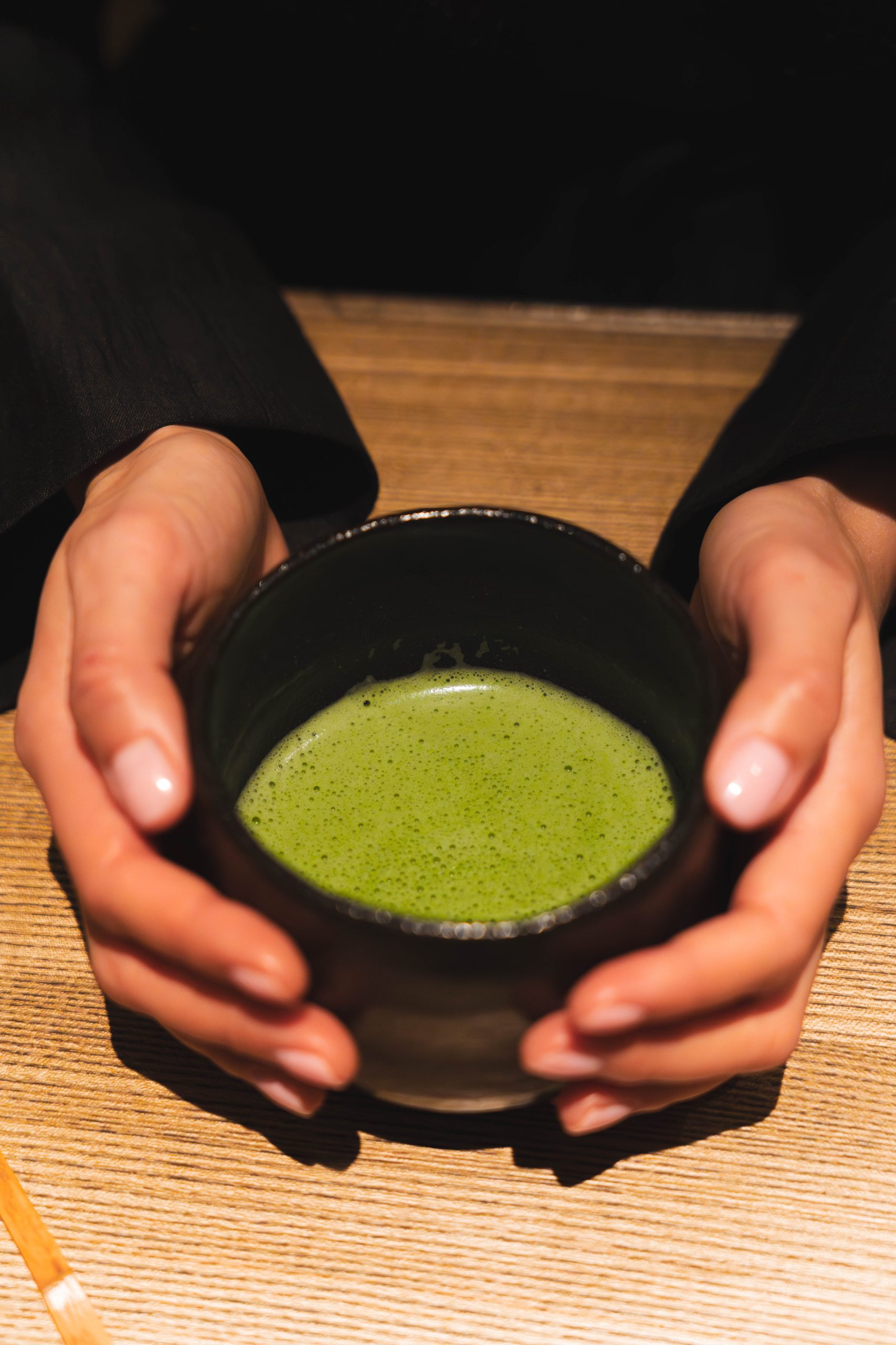 Usucha : la recette du matcha traditionnel japonais, fouetté au chasen. Le vrai geste, expliqué par Maëlle, fondatrice de Maison Hiroko.